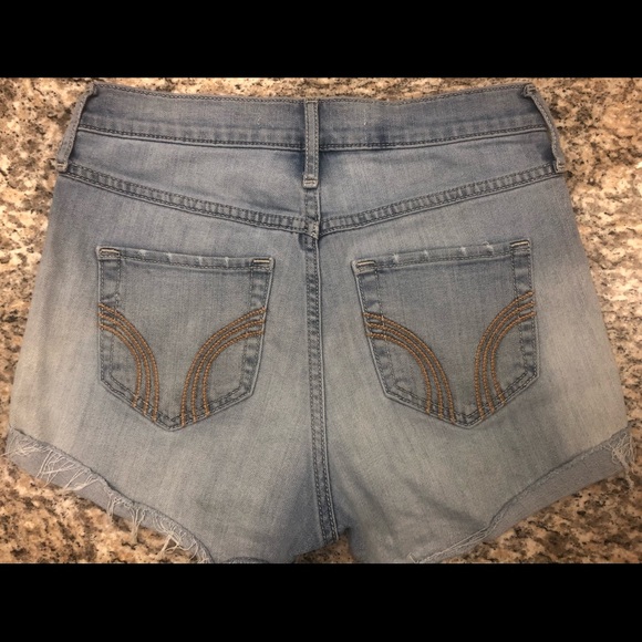 Hollister High Rise Jean Short-Short - Picture 2 of 3